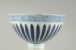 A CHINESE BLUE AND WHITE PORCELAIN BOWL, the interior with floral decoration, 16cm diameter.