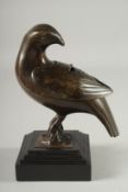 A FINE CHINESE BRONZE BIRD-FORM CENSER, with finely engraved and gilt-spotted feathers to the cover;