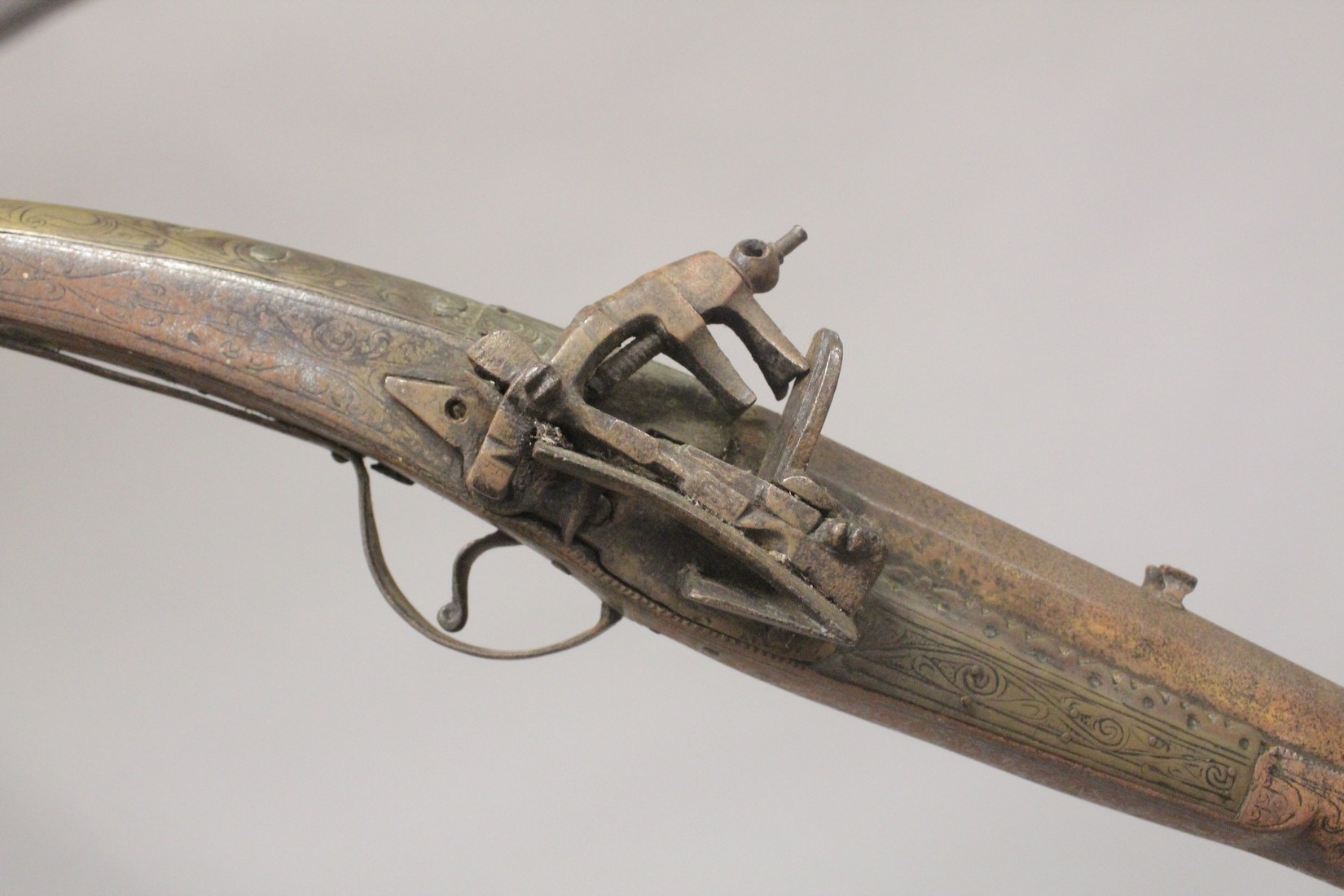 AN EARLY 19TH CENTURY OTTOMAN BALKANS BRASS MOUNTED RIFLE, with fine engraved brass and iron - Image 2 of 11