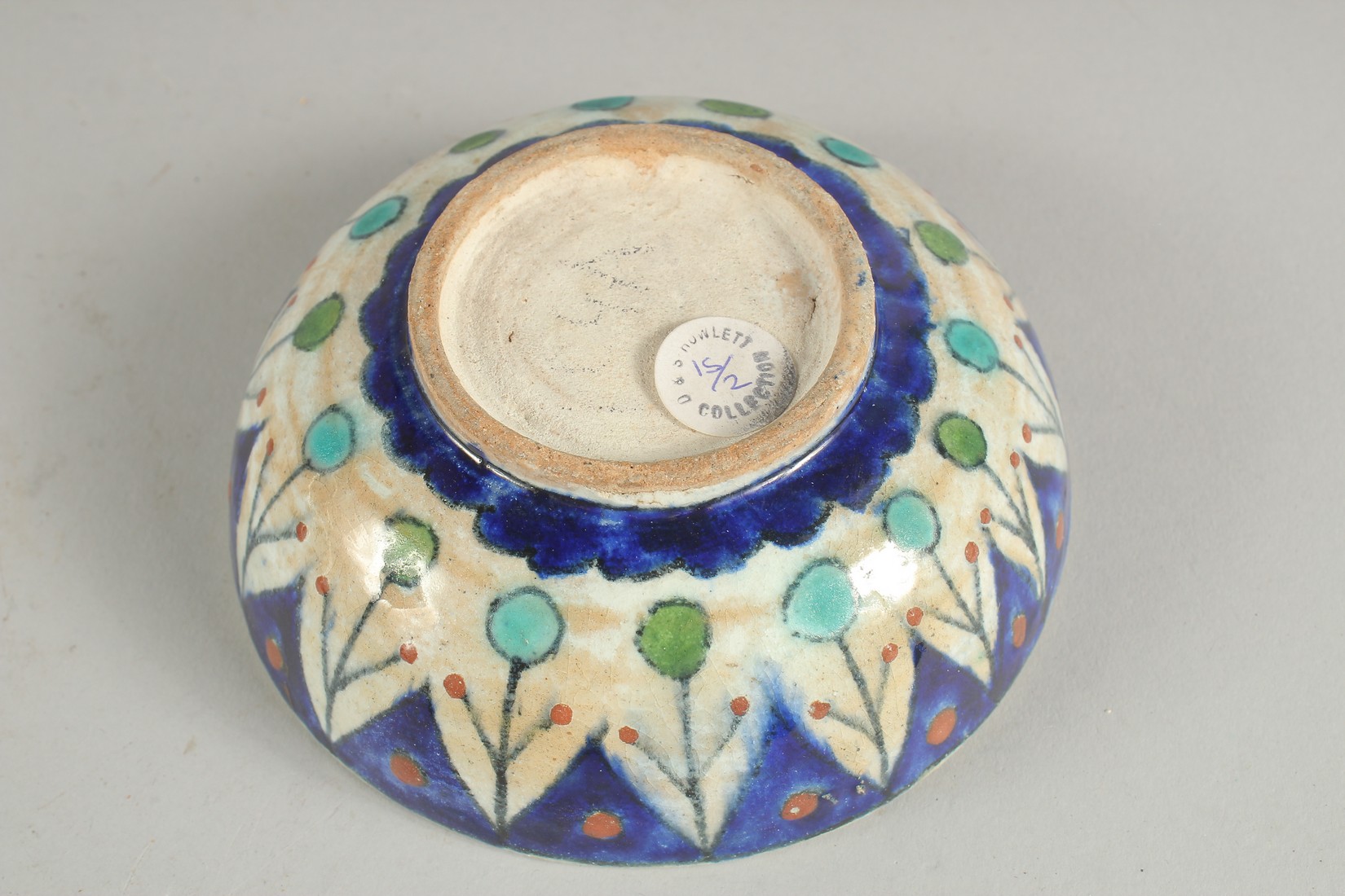 A SMALL IZNIK GLAZE POTTERY BOWL, 12.5cm diameter. - Image 3 of 3