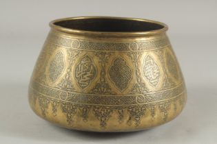 AN ISLAMIC ENGRAVED BRASS BOWL, 21cm diameter.