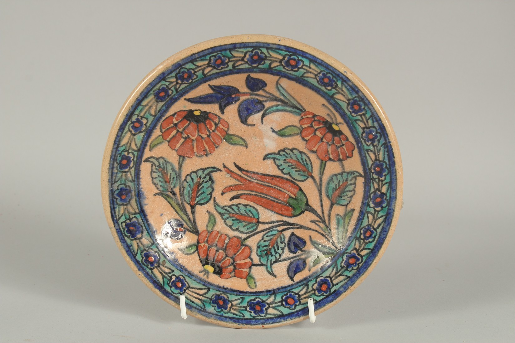 A SMALL IZNIK STYLE GLAZED POTTERY DISH.