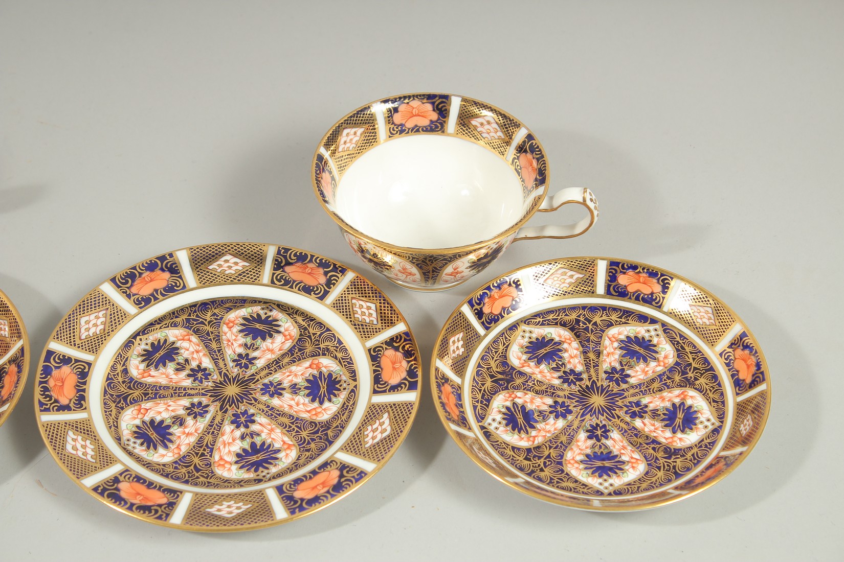 THREE ROYAL CROWN DERBY TEA CUPS, SAUCERS AND SIDE PLATES. Pattern no. 1128. - Image 4 of 6