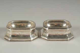 A RARE PAIR OF GEORGE I SILVER TRENCHER SALTS. 2.5ins x 1.75ins. London 1717. Maker: Phillip