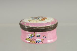 A BILSTON BLUE OVAL ENAMEL PATCH BOX painted with flowers, a mirror in the lid. 1.5ins x 1.25ins.