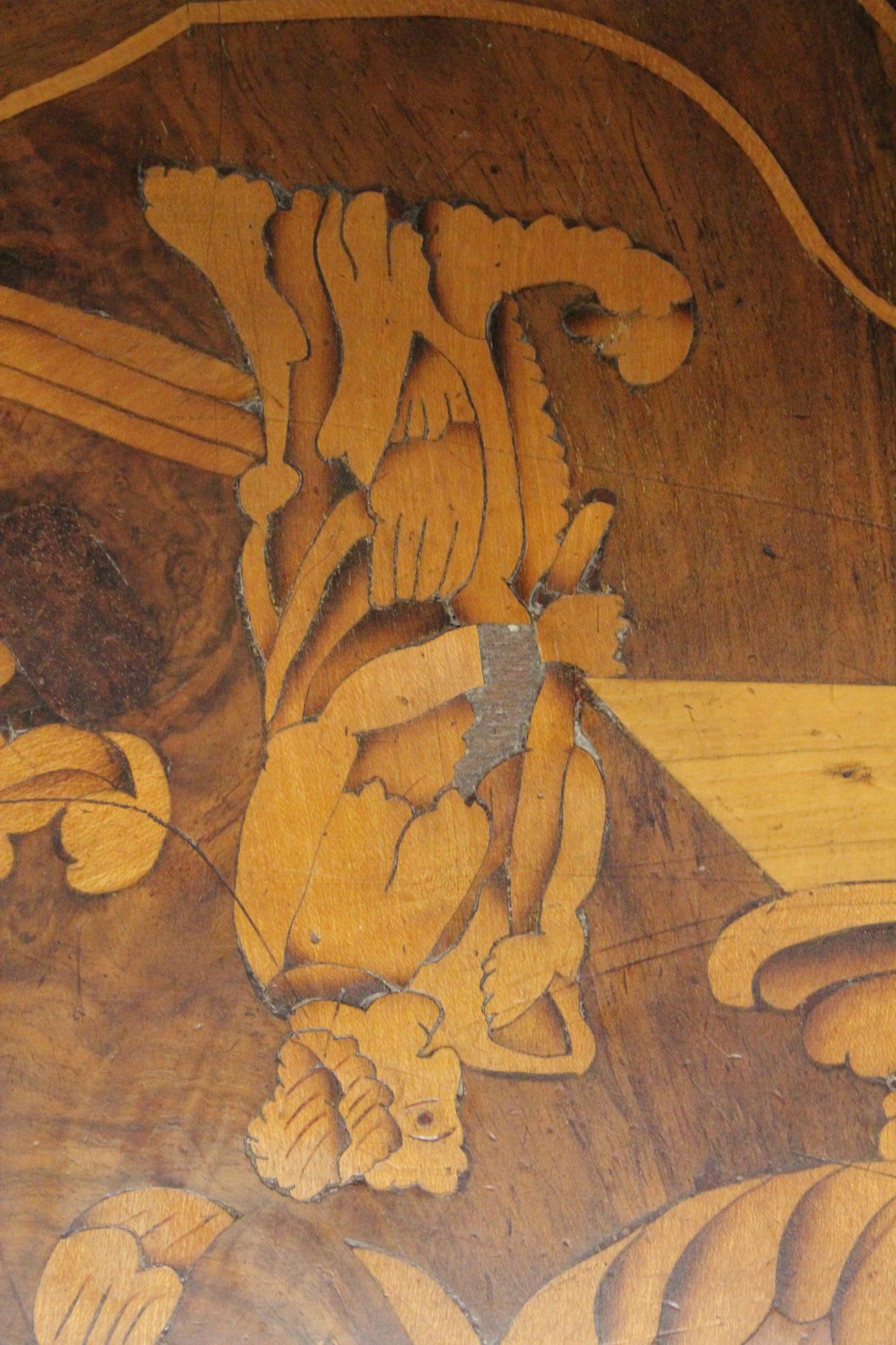 AN 18TH CENTURY, DUTCH MARQUETRY, SHAPED FRONT COMMODE with four long shaped graduated drawers - Image 11 of 12