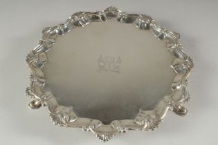 A GOOD GEORGE II SILVER SALVER with shell border, 8.5ins diameter. London 1759. Maker: Richard Ruel.