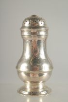 A GEORGE II SILVER BUN PEPPER. London 1738. Maker: George Jones.