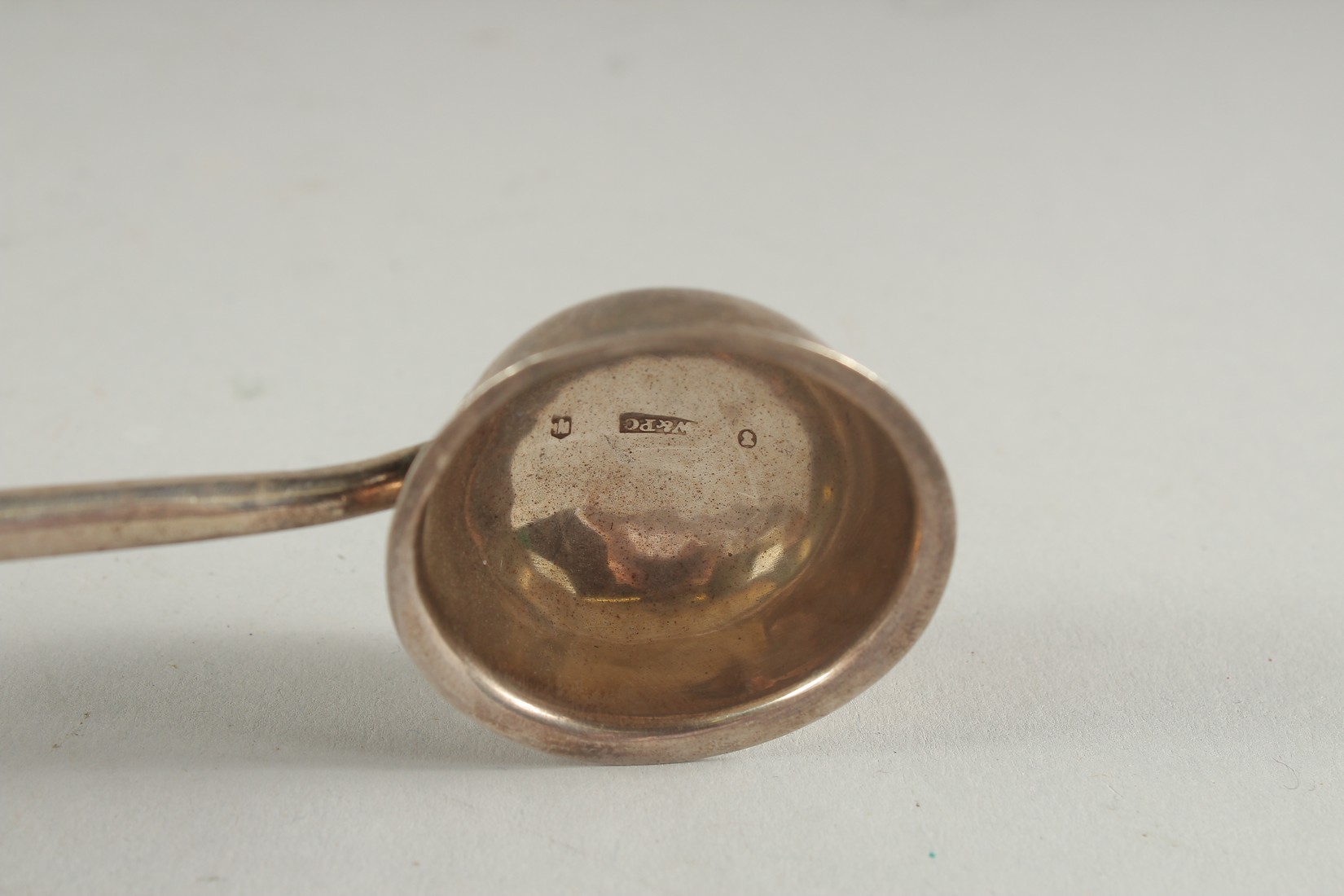 A GEORGE III SILVER TODY LADLE with wooden handle. Edinburgh, circa. 1800. - Image 4 of 4