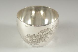 A VICTORIAN SILVER CIRCULAR BOWL. 3.5ins diameter engraved with ivy. London 1882. Maker: W. R. J.