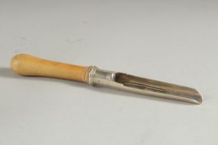 A GEORGE III SILVER AND BONE HANDLE APPLE CORER. London 1819. Maker: William Bateman.