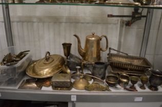 A quantity of plated items.