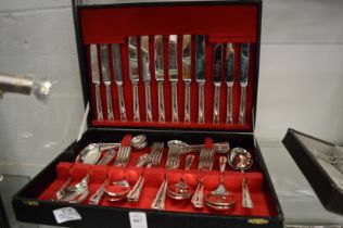 A canteen of cutlery.