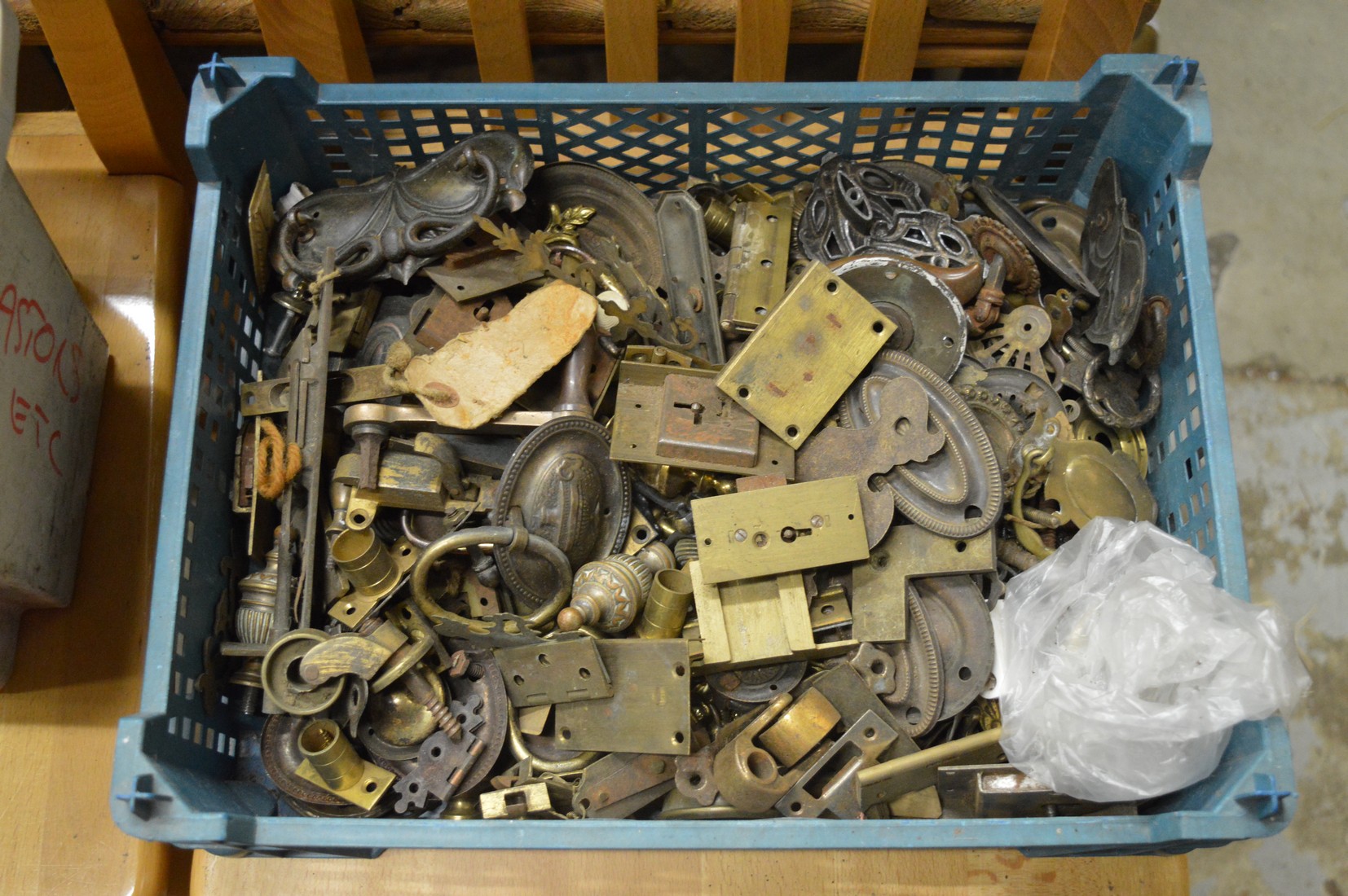 Quantity of furniture brass ware to include locks, handles, castors etc. - Image 4 of 4