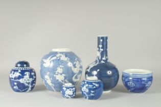 A COLLECTION OF SIX PIECES OF CHINESE BLUE AND WHITE PRUNUS-DESIGN PORCELAIN, (6).