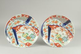 A PAIR OF JAPANESE IMARI PORCELAIN PLATES, each with impressed mark to base, 31cm diameter.