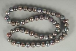 A LARGE TAHITIAN PEARL NECKLACE.