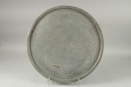 A LARGE MIDDLE EASTERN ENGRAVED METAL TRAY, 57cm diameter.