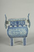 A CHINESE BLUE AND WHITE PORCELAIN TWIN HANDLE CENSER, raised on four square-form feet, 19.5cm