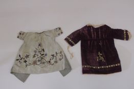 A 17TH-18TH CENTURY METAL THREADED CHILD'S CEREMONIAL ROBE.