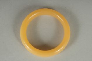 AN EARLY 20TH CENTURY CHINESE YELLOW JADE BRACELET, 8cm diameter.