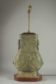 A SUPERB LARGE CHINESE ARCHAIC-DESIGN HEAVY BRONZE VASE LAMP, with hardwood mounts, the vase