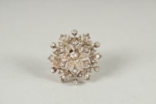 A GOOD DIAMOND SET STAR BROOCH (can convert to a pendant). Circa. 1900, in a Collingwood Jewellers