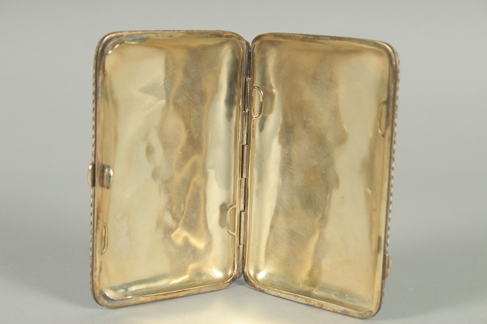 A RUSSIAN SILVER AND ENAMEL CIGARETTE CASE. 10cm x 6.5cm Weight: 119gms. - Image 3 of 4