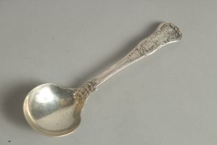 A VICTORIAN SILVER KING'S OYSTER LONG CADDY SPOON. London, 1843, maker: S W & D C.