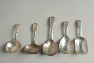 FIVE GEORGE IV AND WILLIAM IV FIDDLE PATTERN CADDY SPOONS. London 1820,1821, 1822, 1843, 1801.