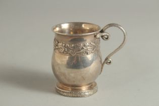 A GEORGE III SILVER MUG with a band of fruiting vines and curled snake handle. London 1811.