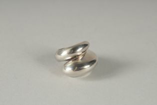 A MODERNIST STYLE RING.