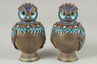 A FINE PAIR OF CHINESE CLOISONNE ENAMELLED GILT SILVER LIDDED OWL BOXES, inset with turquoise and