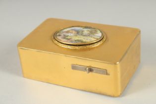 A GOOD SWISS GILT METAL SINGING BIRD BOX with a plain case, the top with an enamel lift up lid, with
