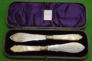 A cased set of mother of pearl handled knives.