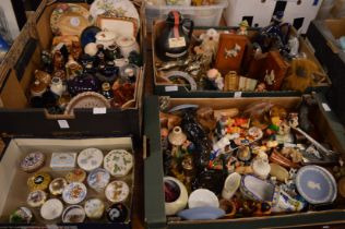 A good collection of miscellaneous collectable china and decorative objects to include pill boxes