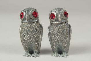 A good pair of owl salt and peppers, 6.5cm.