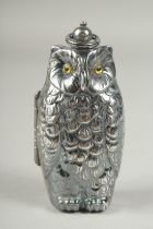 A silver plated owl double sovereign holder, 6cm.
