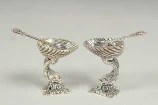 A good pair of silver dolphin salts and spoons, 3.5cm.