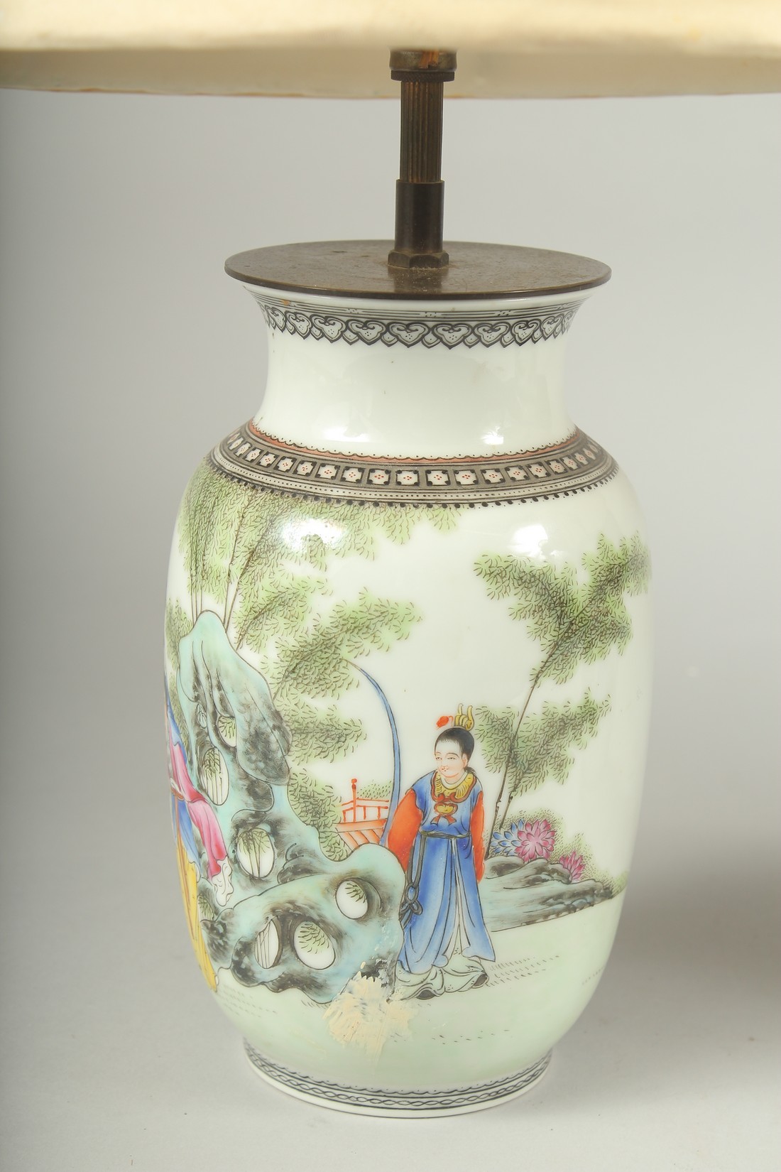 A PAIR OF CHINESE FAMILLE ROSE PORCELAIN VASE LAMPS, each painted with figures in a garden and - Image 2 of 7