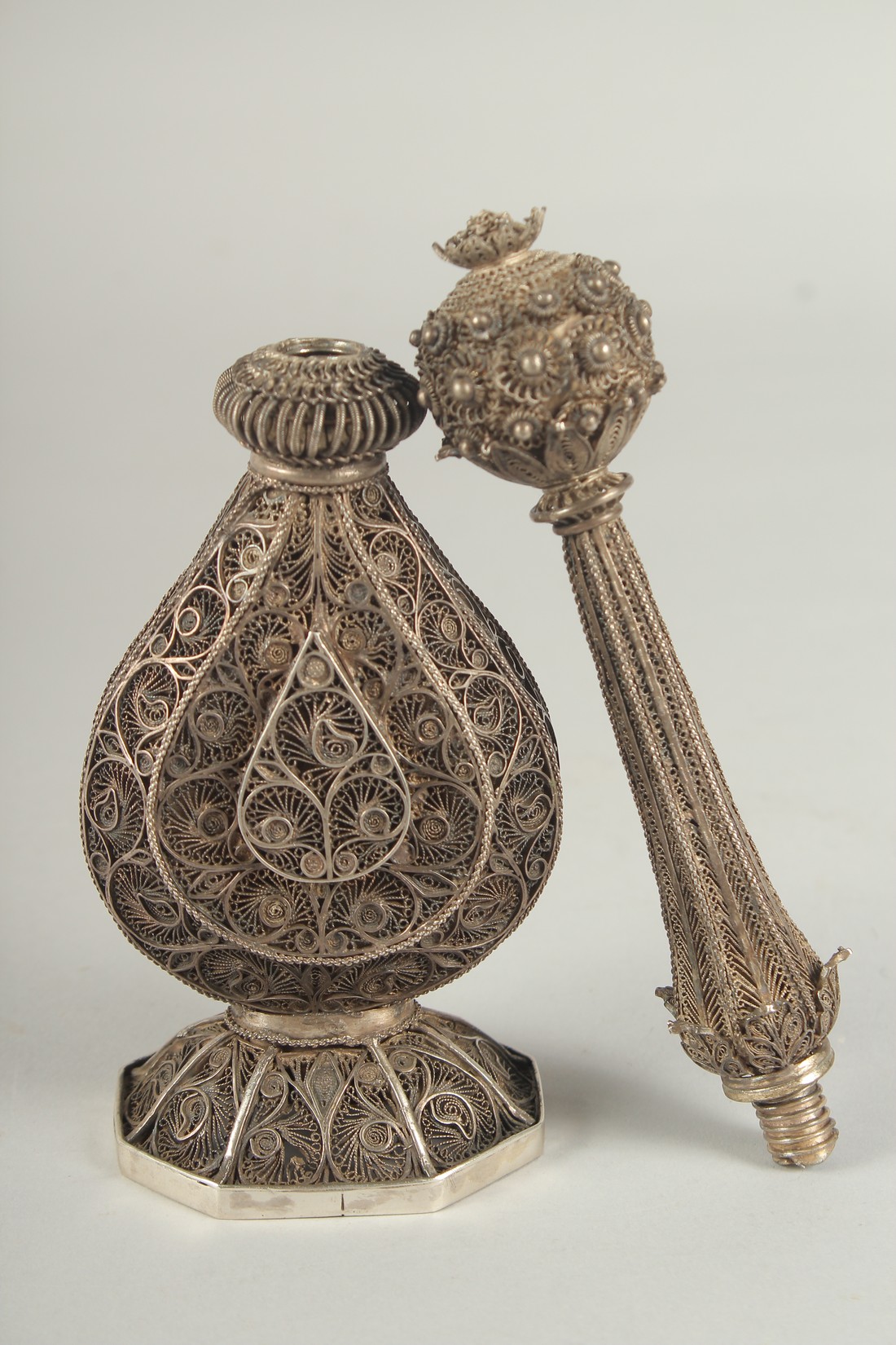 A FINE 19TH CENTURY INDIAN SILVER FILIGREE ROSEWATER SPRINKLER, 27cm high. - Image 10 of 10