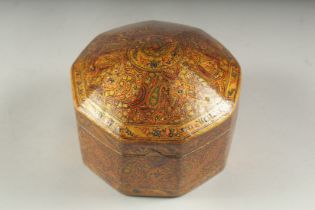 A FINE 19TH CENTURY NORTH INDIAN KASHMIR OR PUNJAB LACQUERED PAPIER MACHE OCTAGONAL BOX, 12.5cm