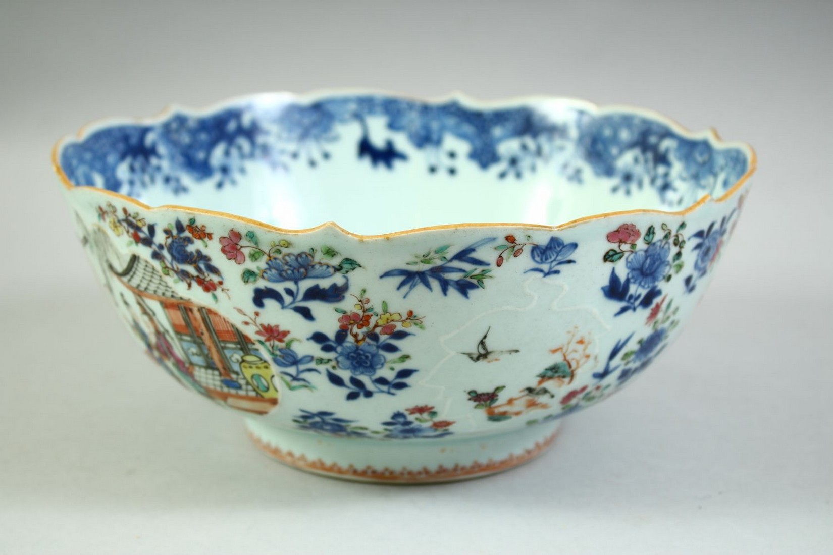 AN 18TH CENTURY CHINESE QIANLONG PERIOD PORCELAIN BOWL, the exterior painted with various figures in - Image 2 of 6