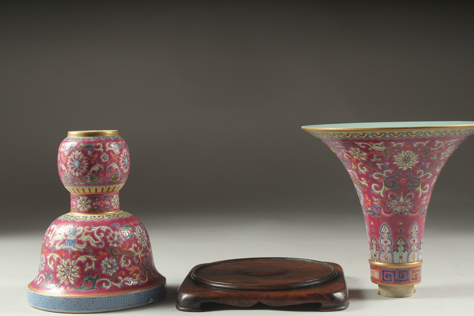 A CHINESE PINK GROUND FAMILLE ROSE PORCELAIN SECTIONAL GU VASE, and fitted hardwood stand, bearing - Image 10 of 10