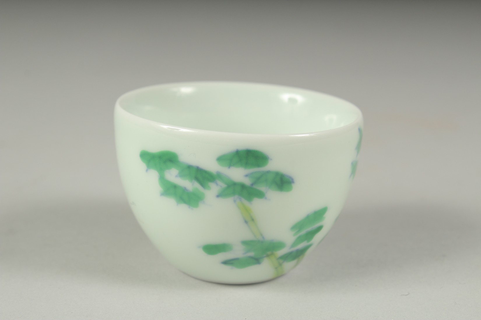 A CHINESE FAMILLE VERTE PORCELAIN CUP, decorated with bamboo, character mark to base. 6cm diameter. - Image 2 of 5