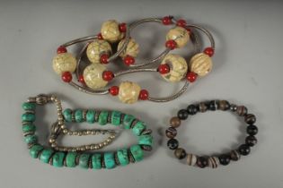 A MIXED BEADED NECKLACE AND BRACELET, (2).