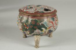 A CLOISONNE TRIPOD CENSER AND COVER, decorated with foo dogs and stylised clouds, 10cm high.
