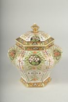 A JAPANESE NORITAKE PORCELAIN LIDDED JAR.