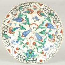 A VERY FINE 16TH CENTURY OTTOMAN TURKISH IZNIK DISH, 30cm diameter.