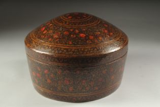 A FINE 18TH - 19TH CENTURY NORTH INDIAN KASHMIR OR PUNJAB LACQUERED PAPIER MACHE TURBAN BOX, 26cm